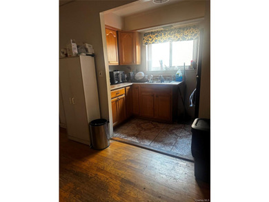 Investor's dream! Wakefield, The Bronx; delivers this amaizing 6 - photo 9