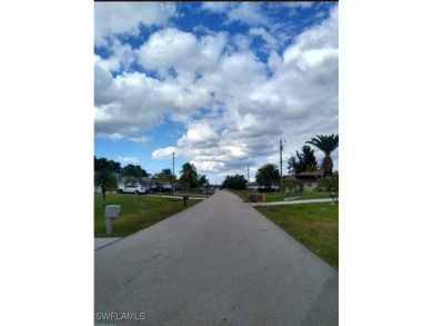 Waterfront residential lot located in north Cape Coral. HUGE - photo 3