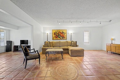 Embrace the Sun City lifestyle in this charming 2BR/2BA home! - photo 13