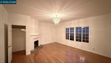 Welcome to 411 Vienna St, a unique opportunity in San - photo 4