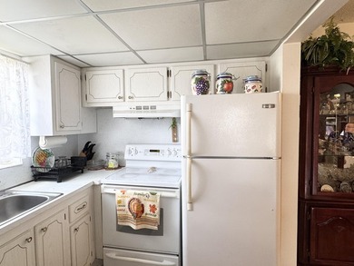 Beautifully Furnished, TURNKEY 1BD/1.5BA Condo on second floor - photo 7
