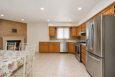 Welcome to 25 Furness Place, conveniently located in New - photo 13