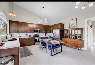 ''THE TREEHOUSE'' - A Luxurious Mid-Century, MODERN designed - photo 7