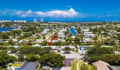 The perfect Handy-man special with a 10,000 sqft lot. Amazing - photo 2