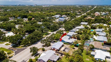 The perfect Handy-man special with a 10,000 sqft lot. Amazing - photo 5