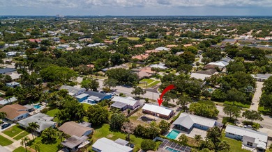 The perfect Handy-man special with a 10,000 sqft lot. Amazing - photo 9