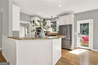 Spectacular sunsets on this breathtaking lakefront escape! This - photo 11