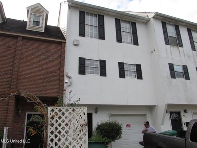 Tri Level Townhome near Pass Rd and Courthouse Rd. Single car - photo 1