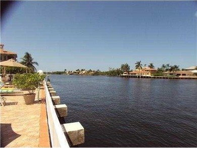 Beautifully remodeled 1 bedroom, 1 bath unit located in the - photo 11