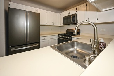 Freshly painted, immaculate 1st floor ranch unit (NO stairs) on - photo 12