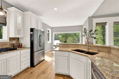Spectacular sunsets on this breathtaking lakefront escape! This - photo 13