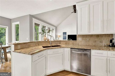 Spectacular sunsets on this breathtaking lakefront escape! This - photo 14