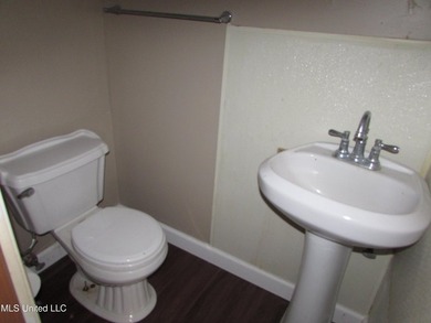Tri Level Townhome near Pass Rd and Courthouse Rd. Single car - photo 4