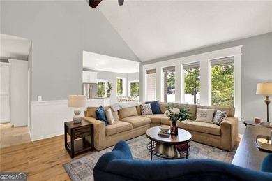 Spectacular sunsets on this breathtaking lakefront escape! This - photo 15