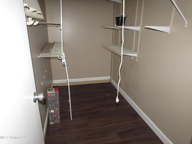 Tri Level Townhome near Pass Rd and Courthouse Rd. Single car - photo 5