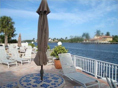 Beautifully remodeled 1 bedroom, 1 bath unit located in the - photo 17