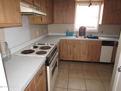 Tri Level Townhome near Pass Rd and Courthouse Rd. Single car - photo 8