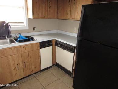 Tri Level Townhome near Pass Rd and Courthouse Rd. Single car - photo 9