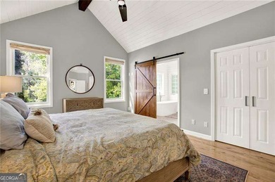 Spectacular sunsets on this breathtaking lakefront escape! This - photo 20
