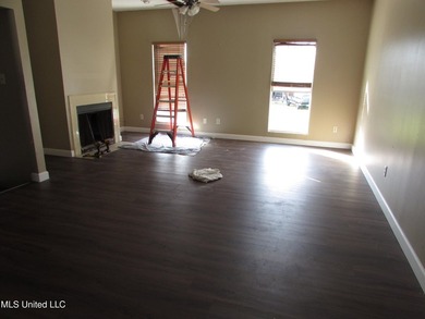 Tri Level Townhome near Pass Rd and Courthouse Rd. Single car - photo 10