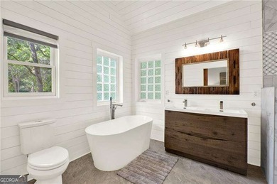 Spectacular sunsets on this breathtaking lakefront escape! This - photo 22