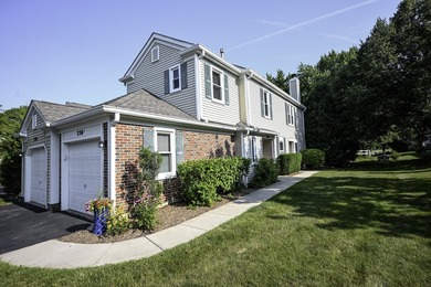 Freshly painted, immaculate 1st floor ranch unit (NO stairs) on - photo 25