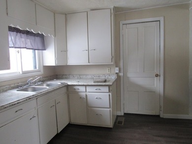 3 Bedroom Home with main floor laundry. Furnace is two years old - photo 2