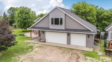 Welcome home to this beautiful 4-bedroom, 3-bathroom residence - photo 25
