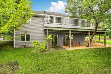 Welcome home to this beautiful 4-bedroom, 3-bathroom residence - photo 32