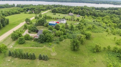 Welcome home to this beautiful 4-bedroom, 3-bathroom residence - photo 37