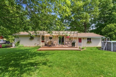 Just outside downtown Howell, this lovingly curated ranch is a - photo 3