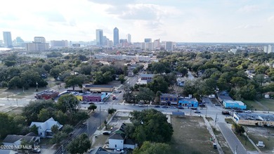 1013 E UNION St - photo 8