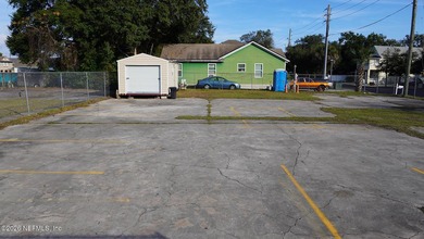 1013 E UNION St - photo 10