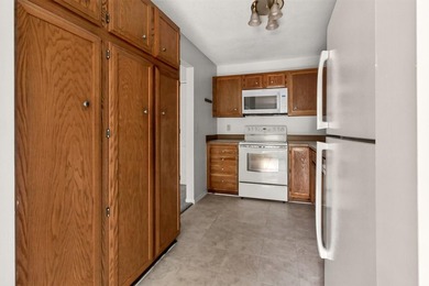 Move-in ready and recently refreshed, this spacious 2-bedroom - photo 10