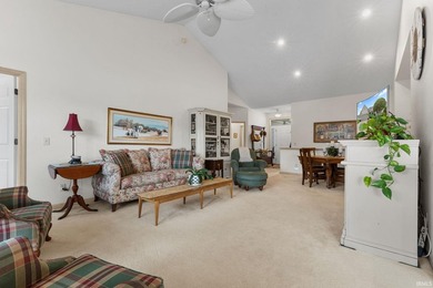 Welcome to effortless living in the desirable River Park Villas! - photo 8