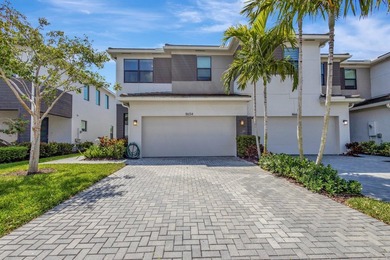 Step into this stunning 3-bedroom, 2.5-bath End-unit townhome - photo 2