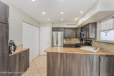 Welcome to 190 Sandalwood Drive in Great Kills. This - photo 12