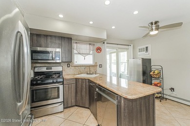Welcome to 190 Sandalwood Drive in Great Kills. This - photo 14