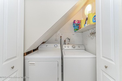 Welcome to 190 Sandalwood Drive in Great Kills. This - photo 20