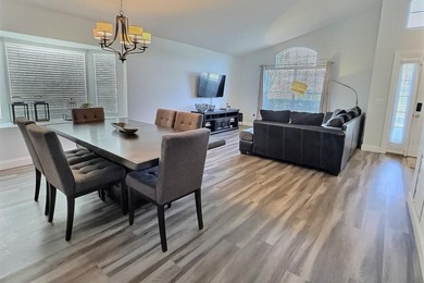 MOTIVATED SELLER REDUCED THE PRICE. Stunning 4BR/3BA Pool Home - photo 2