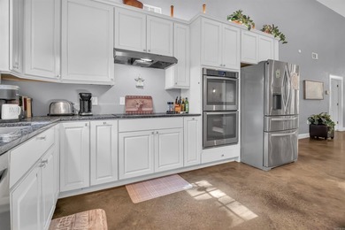 This Arkansas River Valley retreat is situated on 4.59 private - photo 23