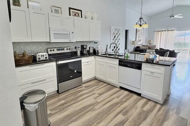 MOTIVATED SELLER REDUCED THE PRICE. Stunning 4BR/3BA Pool Home - photo 4