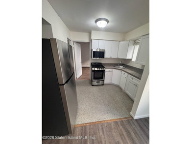 Welcome to 190 Sandalwood Drive in Great Kills. This - photo 26