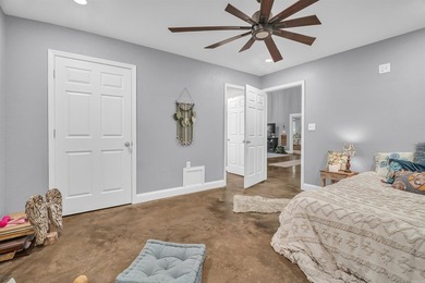 This Arkansas River Valley retreat is situated on 4.59 private - photo 28