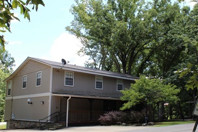 Prime Commercial Opportunity with Residential Living in Mountain - photo 2