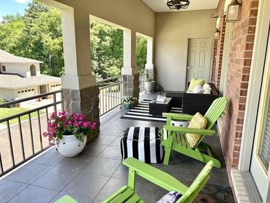 Enjoy easy, ground-level living in this beautifully maintained - photo 8