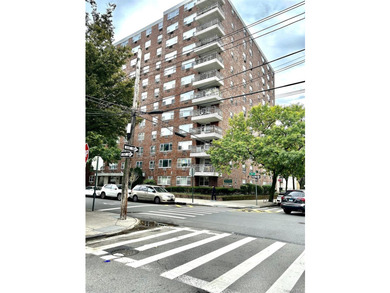 $$$ UP IN COMMING AREA -GREAT opportunity for this JR 1 bedrm - photo 1