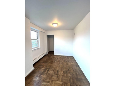 $$$ UP IN COMMING AREA -GREAT opportunity for this JR 1 bedrm - photo 4