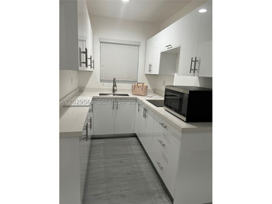 Exceptional Mixed-Use Investment Opportunity in the Heart of - photo 2