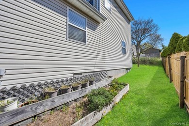 Welcome Home! Step inside to an inviting Open Concept layout - photo 8